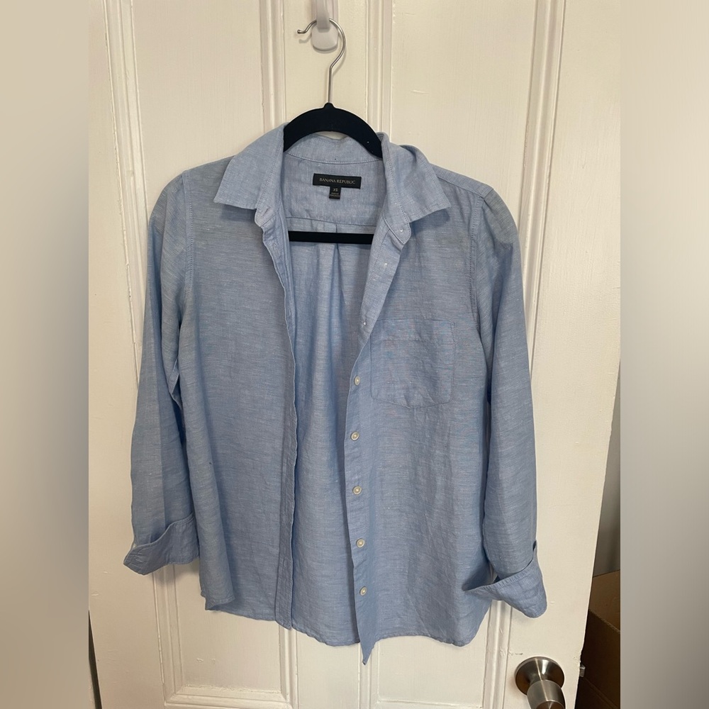 Banana Republic Preppy Blue Linen Button Down